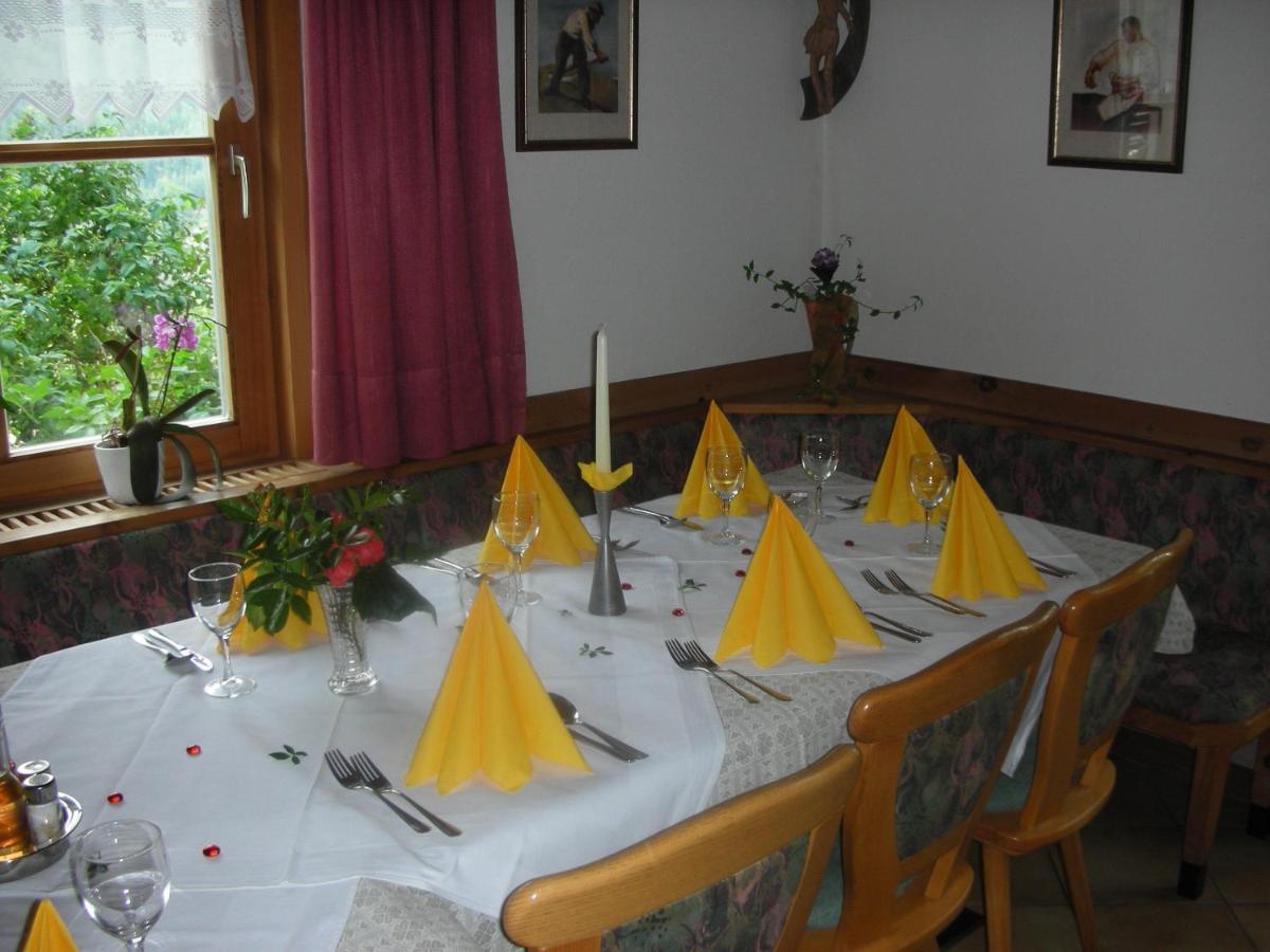 Gasthaus St. Valentin Chiusa Exterior photo